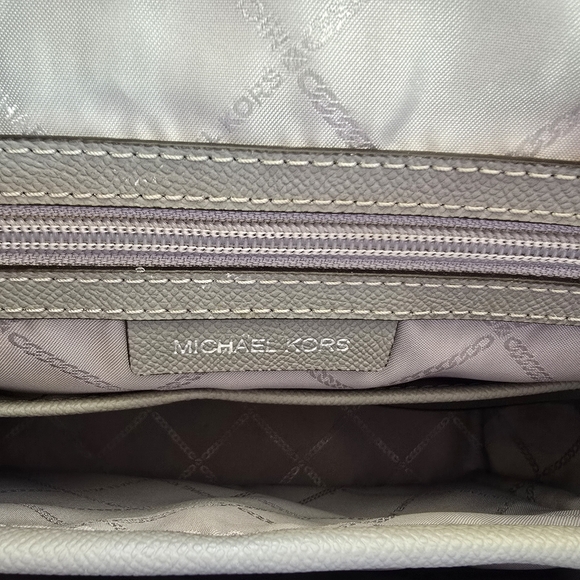 Michael Kors Jet Set East/West Tote Pearl Gray - Picture 10 of 14